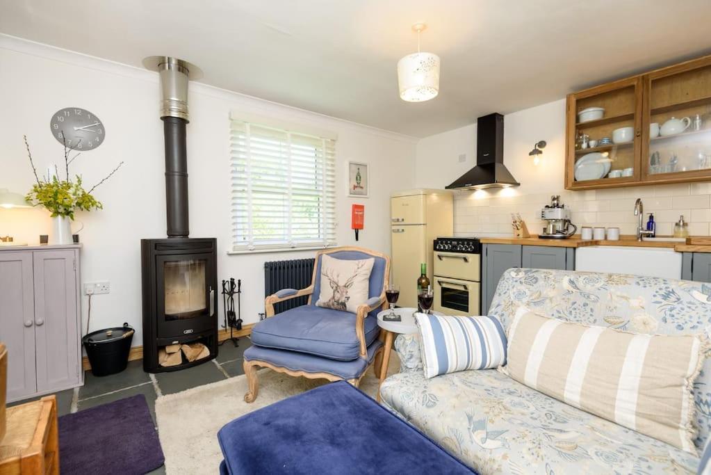 Bijou Coastal Apartment In Polperro With Hot Tub Onsite Parking Downhill Walk To Village Exteriör bild