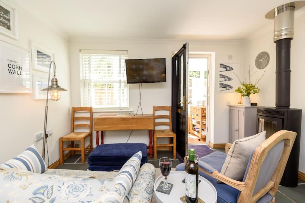 Bijou Coastal Apartment In Polperro With Hot Tub Onsite Parking Downhill Walk To Village Exteriör bild