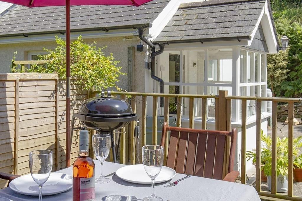 Bijou Coastal Apartment In Polperro With Hot Tub Onsite Parking Downhill Walk To Village Exteriör bild