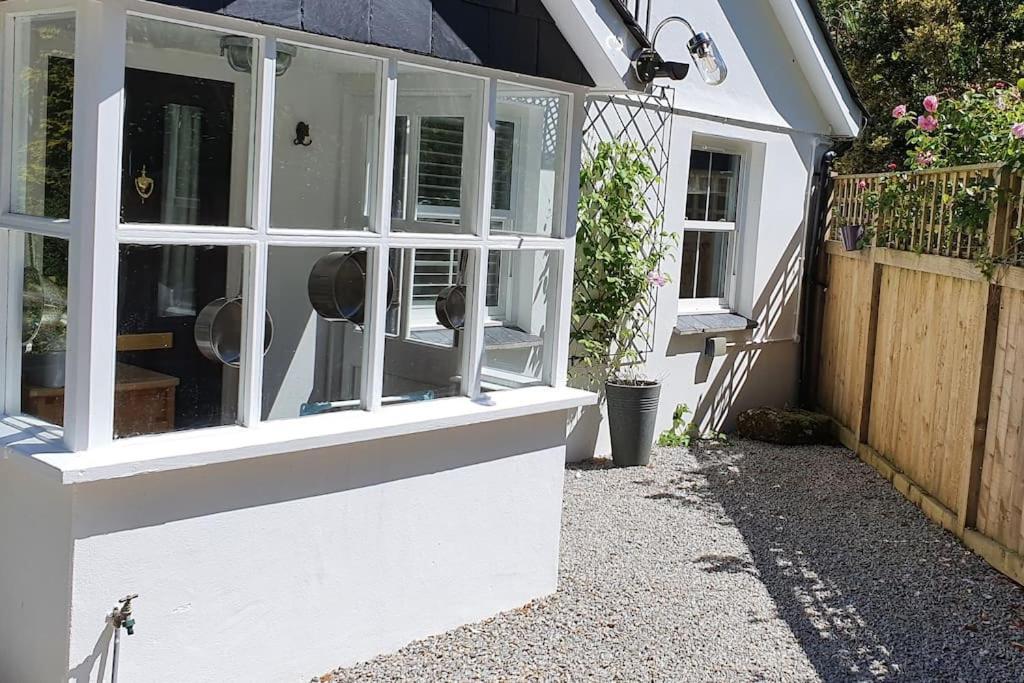 Bijou Coastal Apartment In Polperro With Hot Tub Onsite Parking Downhill Walk To Village Exteriör bild