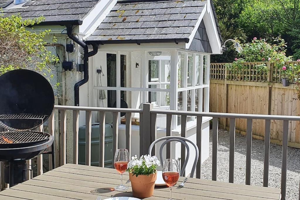 Bijou Coastal Apartment In Polperro With Hot Tub Onsite Parking Downhill Walk To Village Exteriör bild