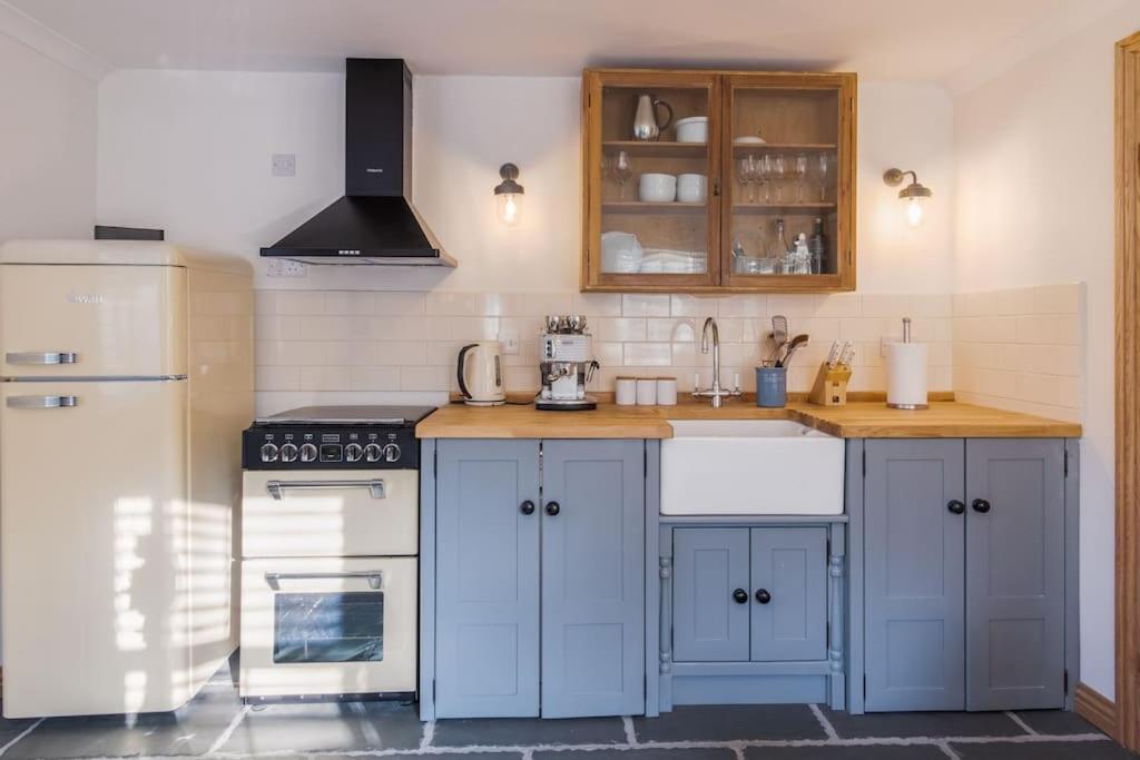 Bijou Coastal Apartment In Polperro With Hot Tub Onsite Parking Downhill Walk To Village Exteriör bild