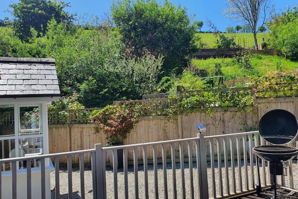 Bijou Coastal Apartment In Polperro With Hot Tub Onsite Parking Downhill Walk To Village Exteriör bild
