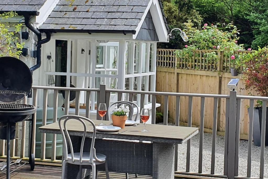 Bijou Coastal Apartment In Polperro With Hot Tub Onsite Parking Downhill Walk To Village Exteriör bild