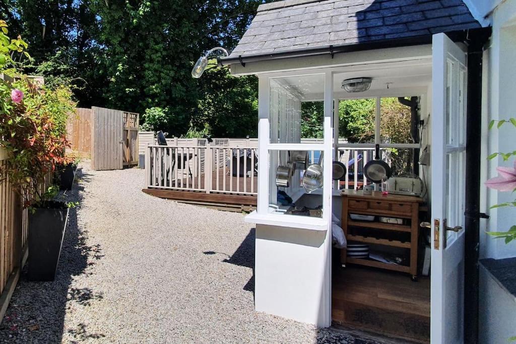 Bijou Coastal Apartment In Polperro With Hot Tub Onsite Parking Downhill Walk To Village Exteriör bild