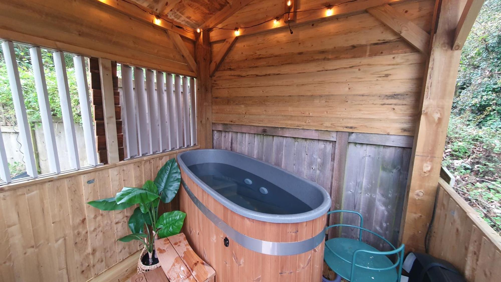 Bijou Coastal Apartment In Polperro With Hot Tub Onsite Parking Downhill Walk To Village Exteriör bild